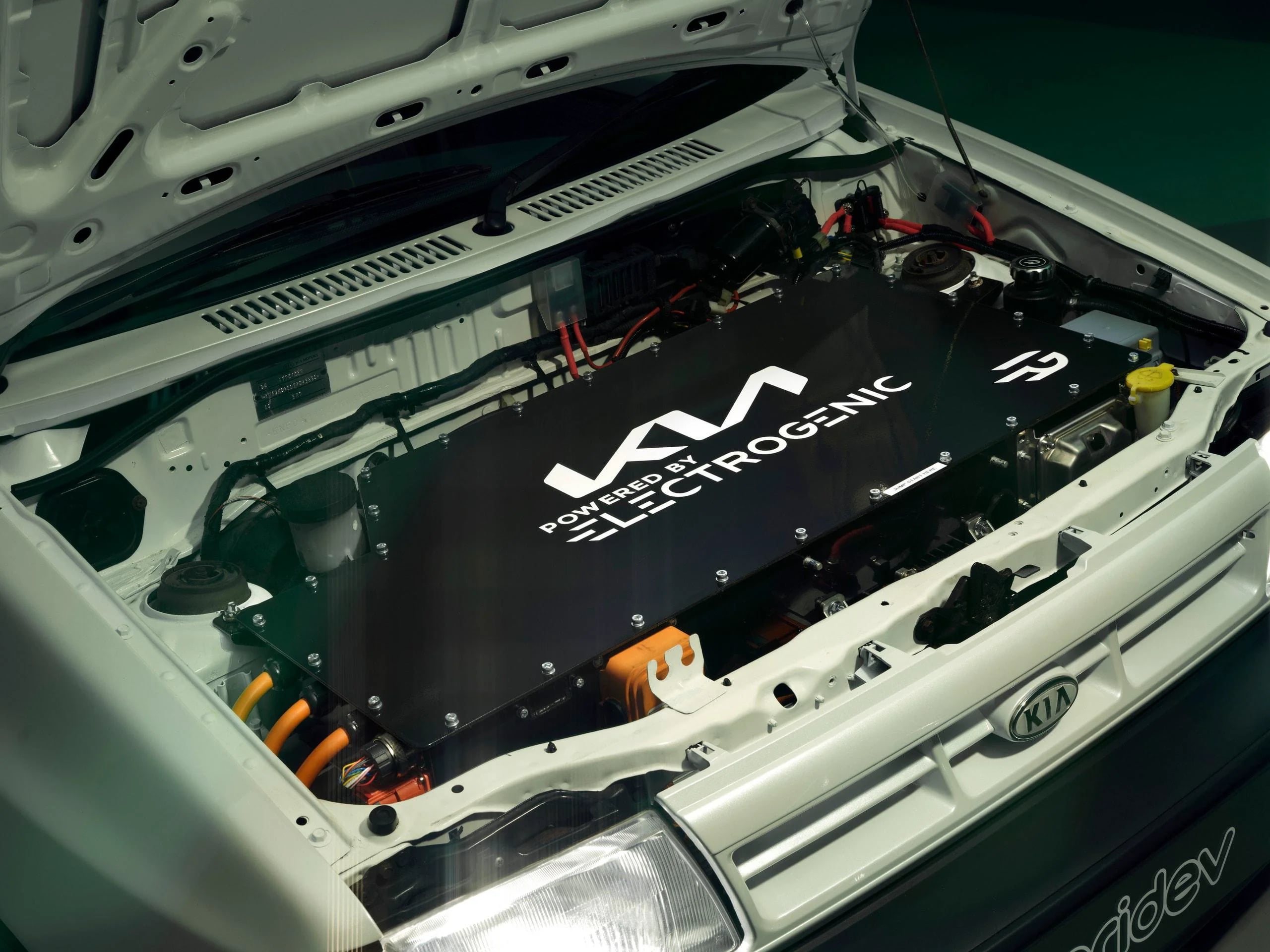موتور الکتریکی Kia Pride EV زیر کاپوت